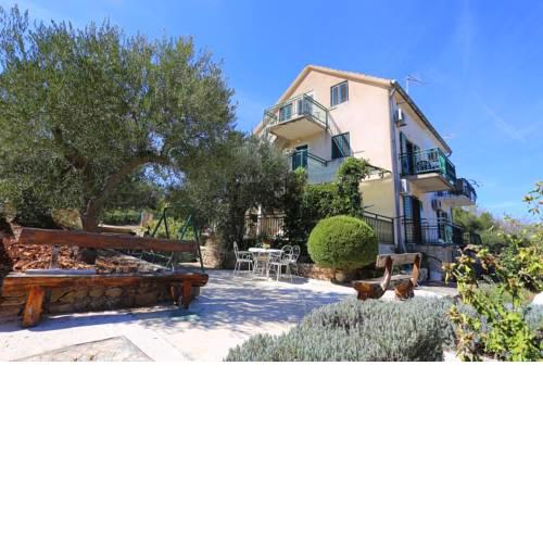 Family friendly seaside apartments Cove Makarac (Brac) - 18026
