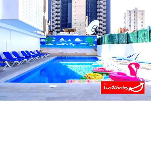 Family Getaway on a Low Floor with a Pool l Perfect location l Walk to Everywhere l Air Con l FREE Welcome Pack l Edf Payma