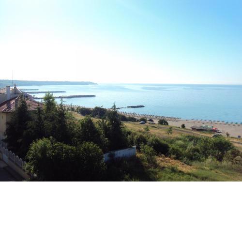 Family Hotel Lazuren Briag