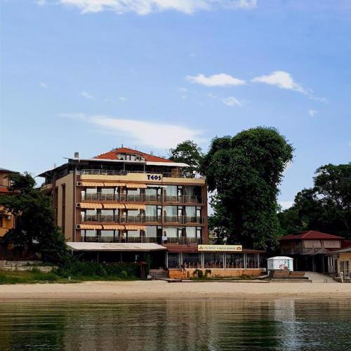 Family Hotel Teos