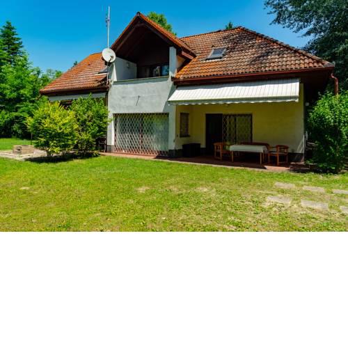Family lake house with big garden and garden place