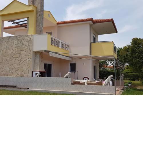 Family maisonette with pool!!!