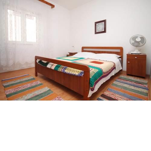 Family Room Metajna 6496d