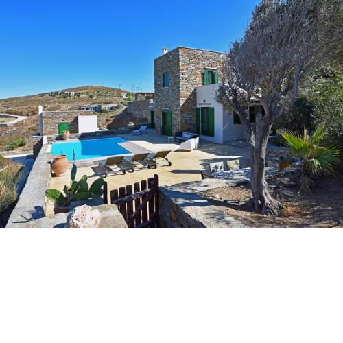 Family villa with a swimming pool and sea view in the area of Otzia