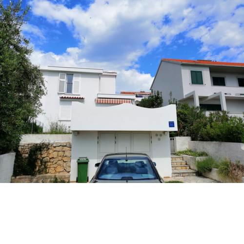 Fancy Apartment Martina for 8 persons