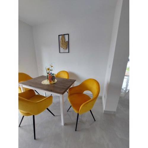 Fancy Blue Moderne Wohnung mit sehr großem Garten