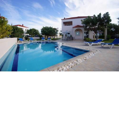 Fanes Villa Sleeps 7 Pool Air Con WiFi