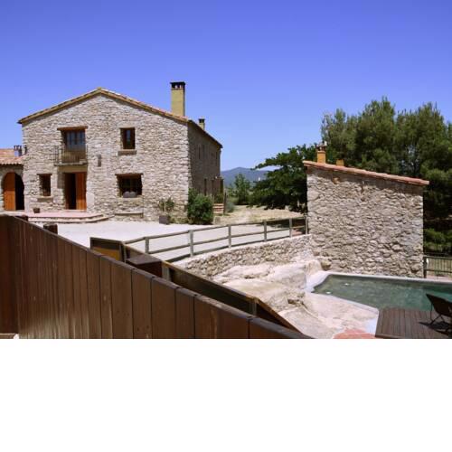 Fantastic farmhouse with private pool at just 45 minutes from Barcelona