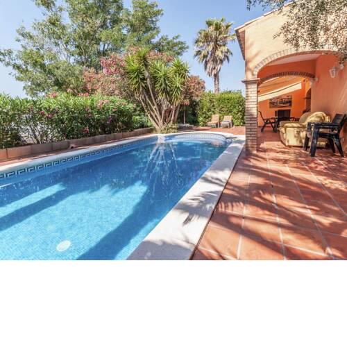 Fantastic holiday home in St Pere Pescador Catalonia with private pool