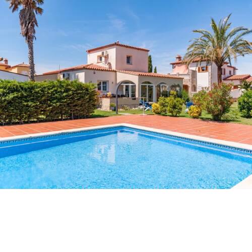 Fantastic villa in Torroella de Fluvia Catalonia, with swimming pool
