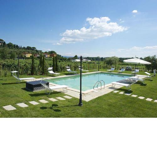 Farmhouse, Pool, 13 px