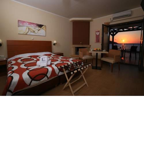 Faros Luxury Suites