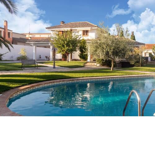 Fascinating Holiday Home in Villacañas with Swimming Pool