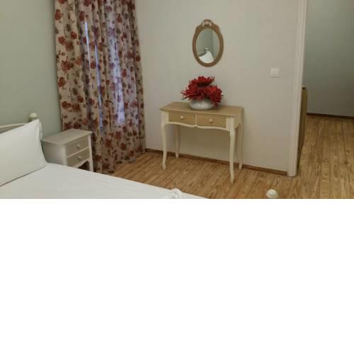 Feanis House