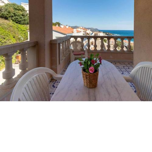 FENER DE DALT 87 bonito apartamento con terraza y barbacoa