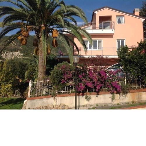 Ferienhaus in Boissano mit Terrasse, Garten und Grill