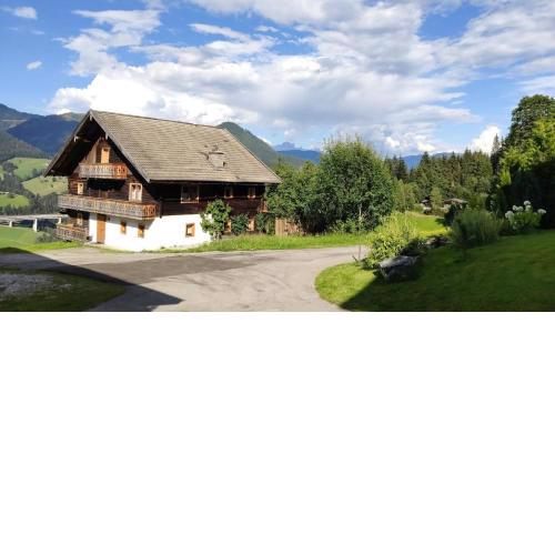 Ferienhaus in Hüttau mit Sauna, Whirlpool und Garten