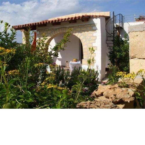 Ferienhaus in Partinico mit Grill, Terrasse und Garten