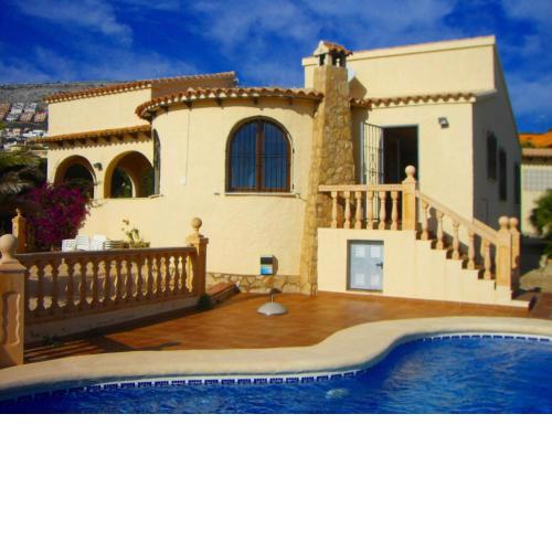Ferienhaus mit Privatpool, etwas Meerblick und Garage