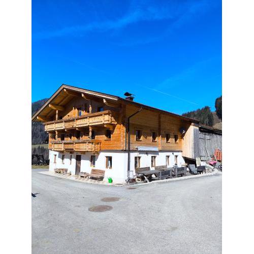 Ferienhaus Paulnhof Erl - Alpenglück für Gruppen, Freunde & Teams
