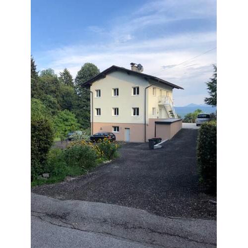 Ferienwohnung mit großer Sonnenterrasse und See- und Karawankenblick