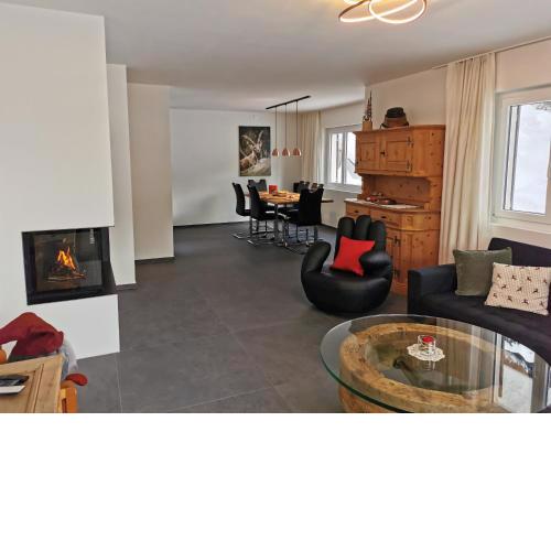 Ferienwohnung Pontresina - Chesa Andrea - Gartensitzplatz