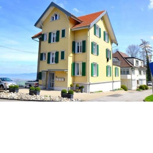 Ferienwohnung Rätia mit Bodenseeblick