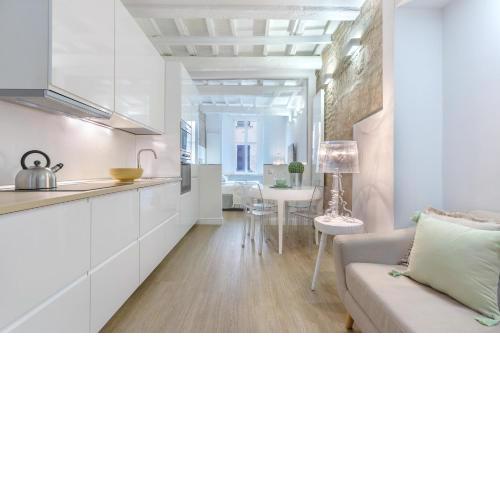 Ferrara Mayr White Apartment