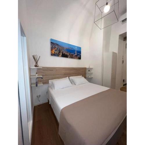 Fiftythree house - in the heart of Napoli