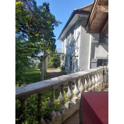 Filmkulisse-Wunderschönes Haus auf historischem Gutshof hoch über Zürich
