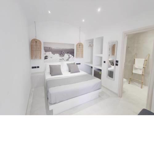Fira caldera jacuzzi suites