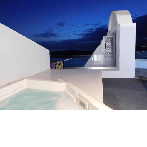 Fira Cave Suites