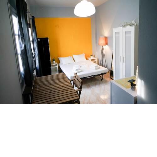 Fira central Large room and kitchen