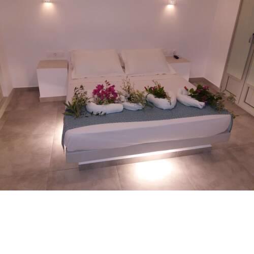 Fira Livin Cave Rooms