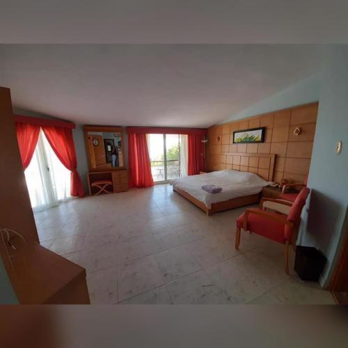 First line villa 4 bedrooms with private beach