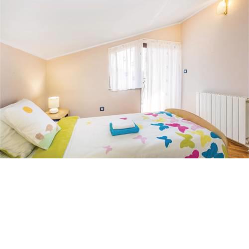 Five-Bedroom Apartment Viskovo 05