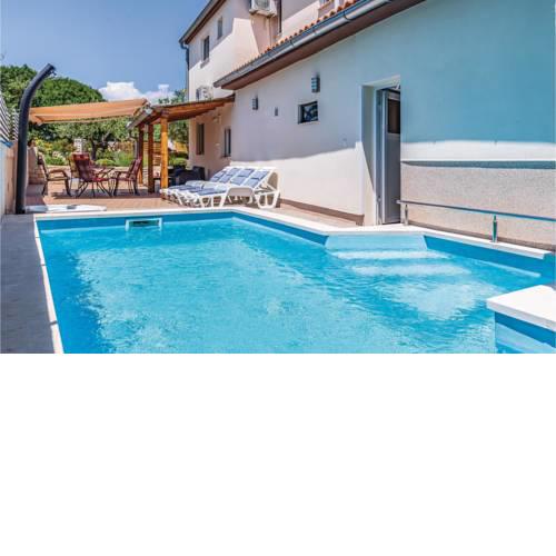 Five-Bedroom Holiday Home in Pavicini