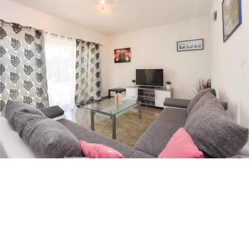 Five-Bedroom Holiday home Kastel Stari with Sea View 01
