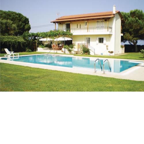 Five-Bedroom Holiday home with Sea View in Rogitika Achaia