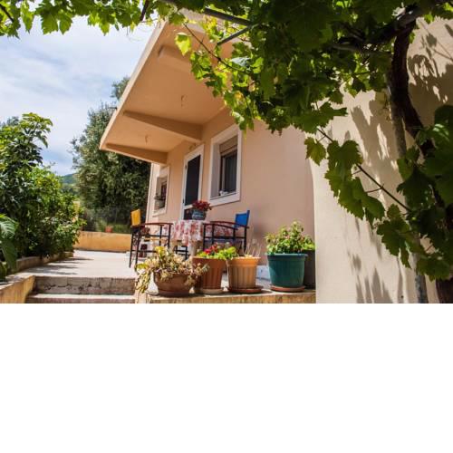 Flamiatos Garden Cottages