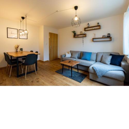 Flat near lake & train station with free parking
