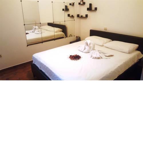 Flat near to Acropolis, sea & subway(5min)