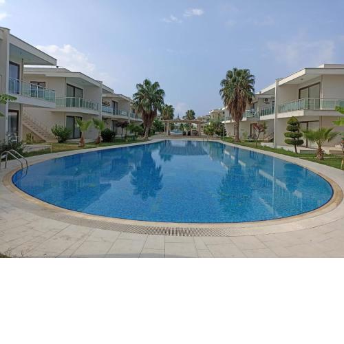 Flat w Pool and Balcony Near Lara Beach in Antalya