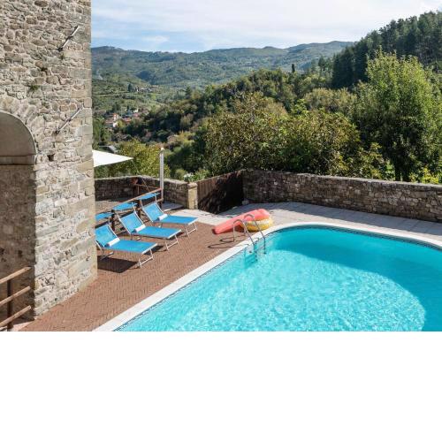 Flat with heated hot tub and shared pool