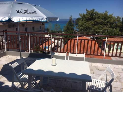 FLAT WITH NICE VIEW TO THE SEA