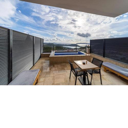 Flat with Pool Nature and Sea View in Antalya