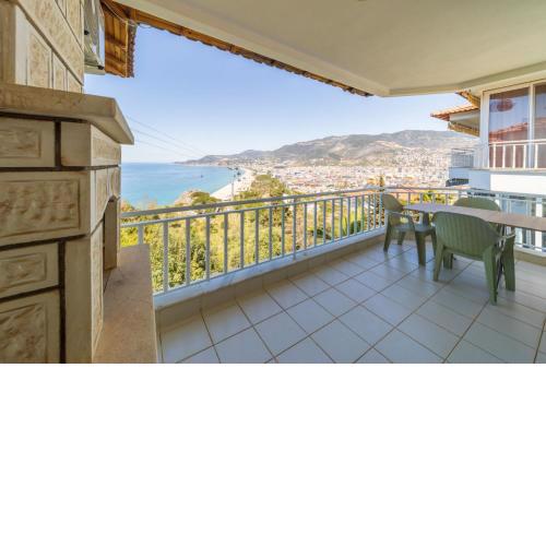 Flat with Sea & Nature View and Balcony in Alanya