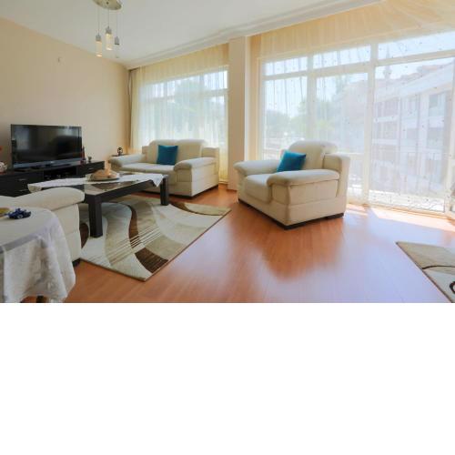 Flat with Two Living Rooms and Balcony in Uskudar