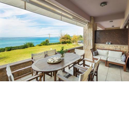 #FLH-Seagrove-Beachfront Villa In Possidi