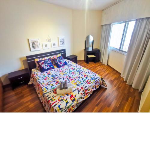 Flirty Flamingo Seaview Apartment